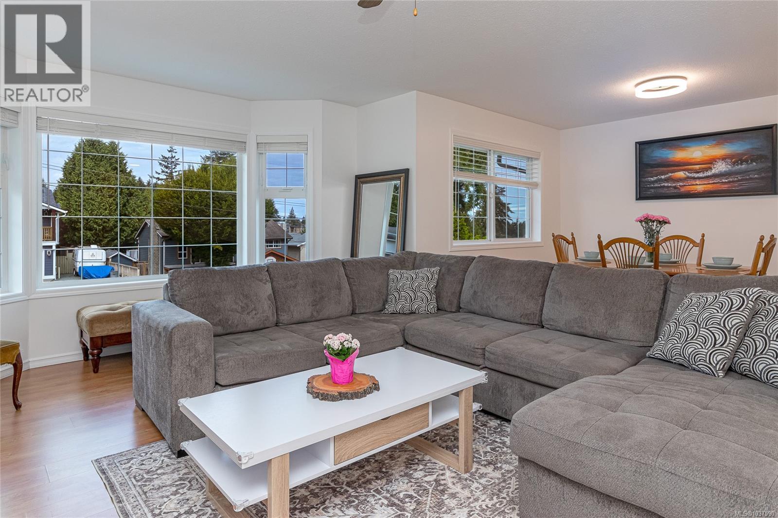 5536 Ventura Dr - 3