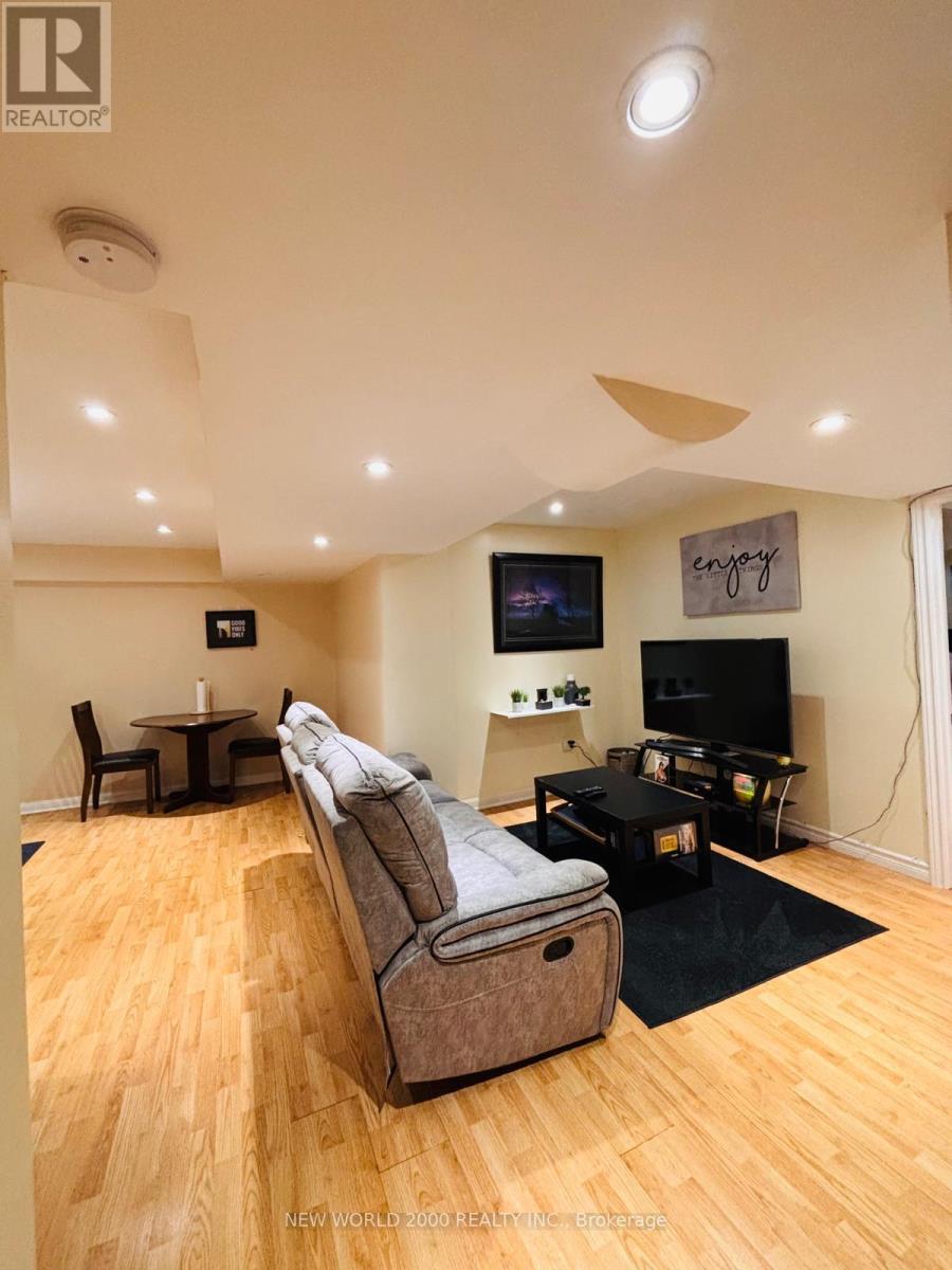 137 FITZGERALD CRESCENT - 29