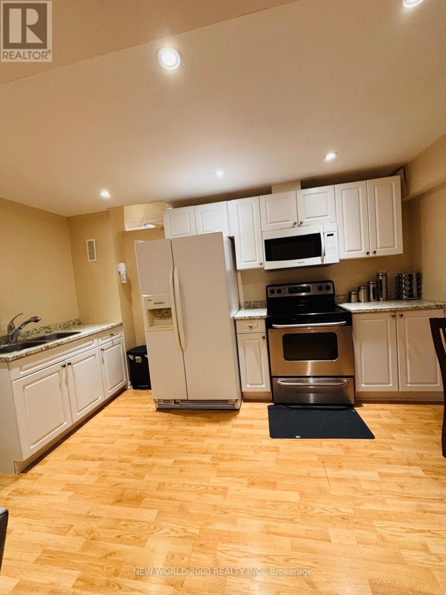 137 FITZGERALD CRESCENT - 32