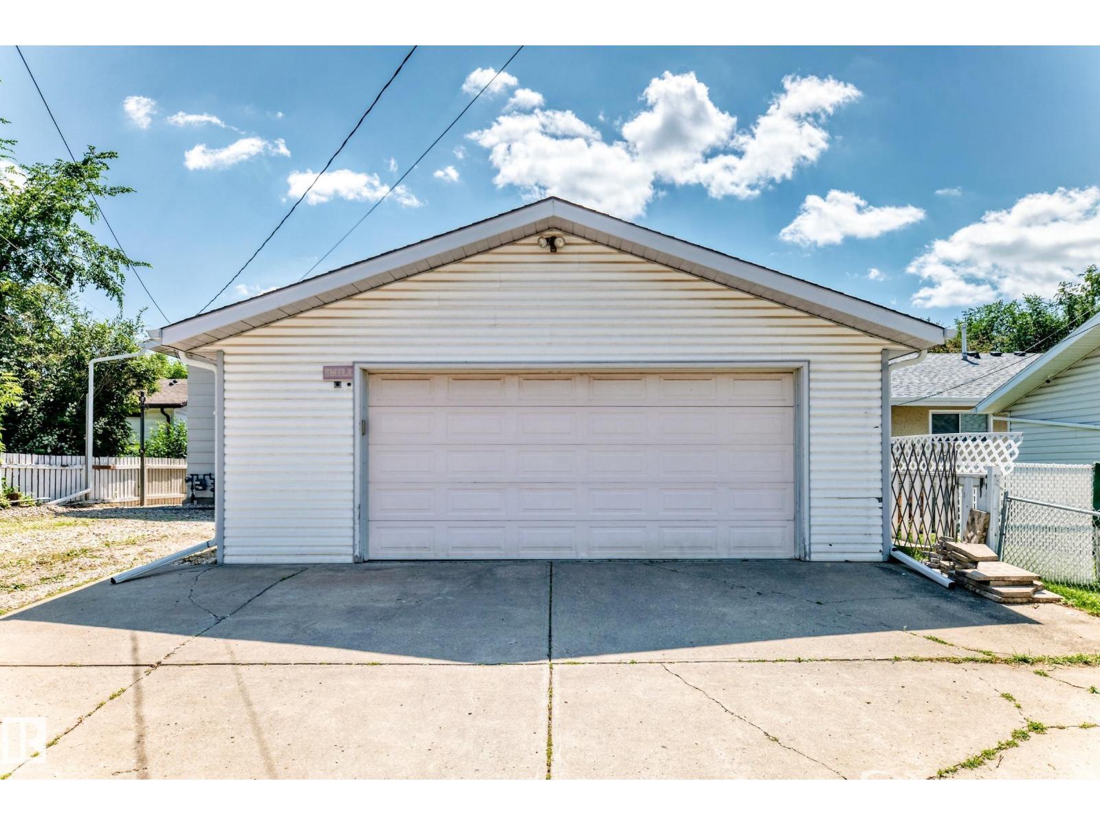 4228 114 AV NW — photo 64