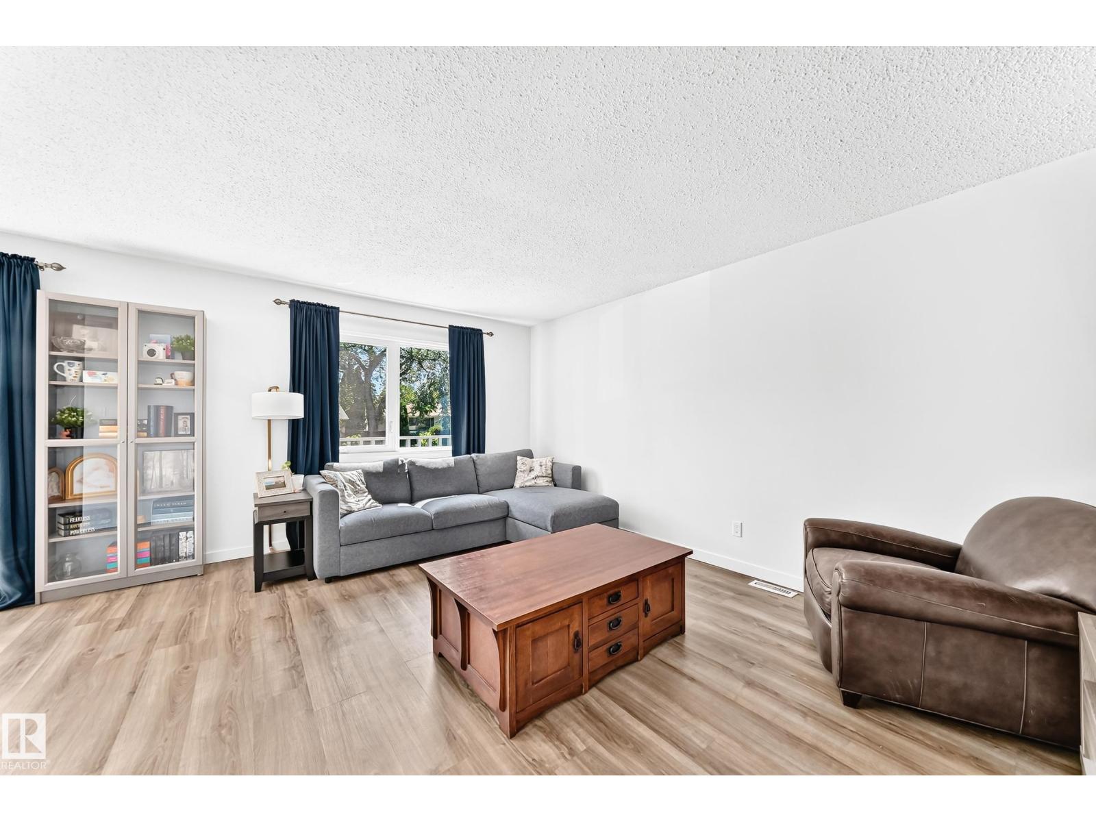 4228 114 AV NW — photo 8