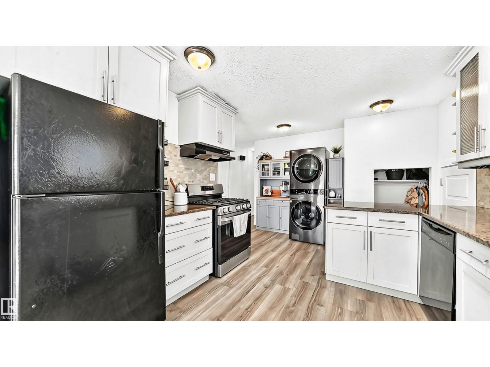 4228 114 AV NW — photo 9