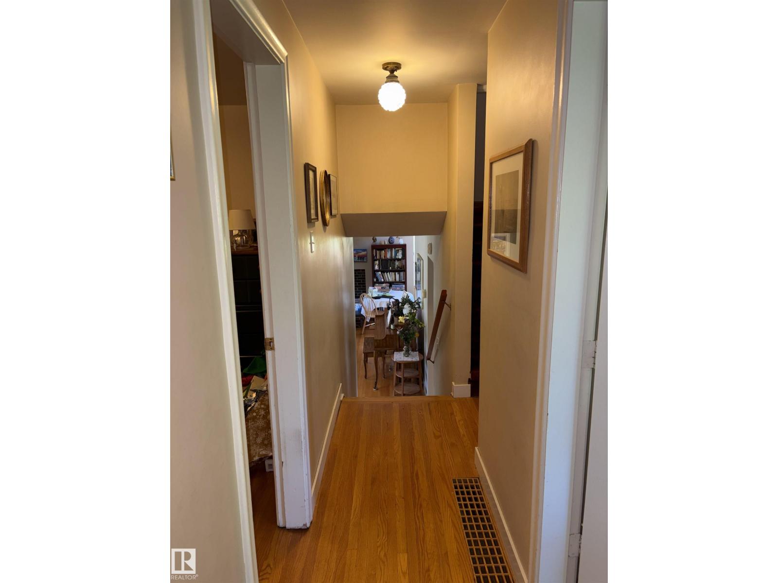 8812 146 ST NW - 30
