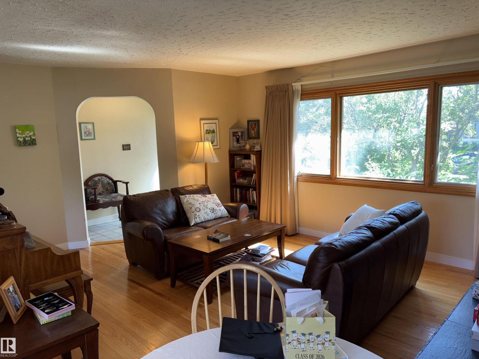 8812 146 ST NW - 10