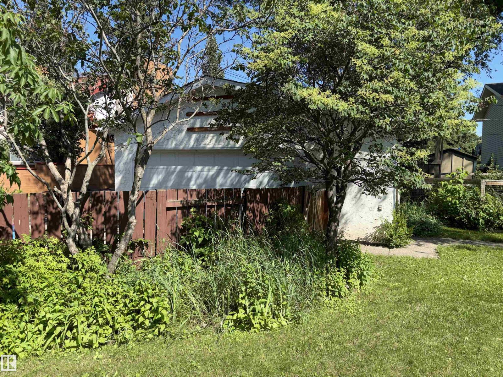 8812 146 ST NW - 43