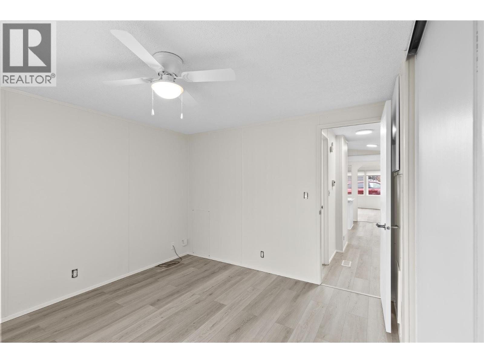#32 1600 43 Avenue - 25