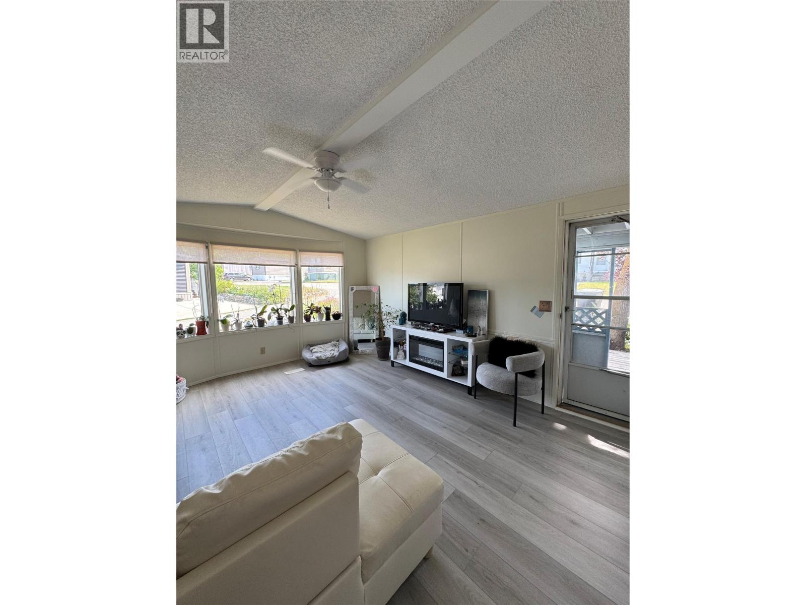 #32 1600 43 Avenue - 14