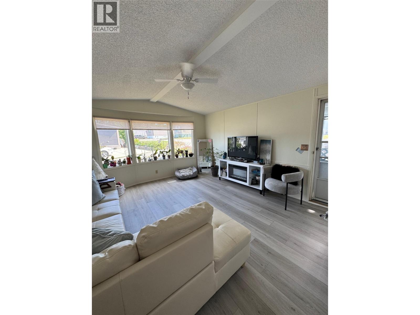 #32 1600 43 Avenue - 20
