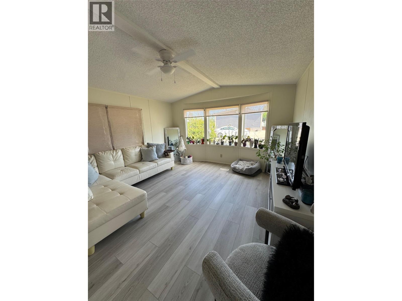 #32 1600 43 Avenue - 21