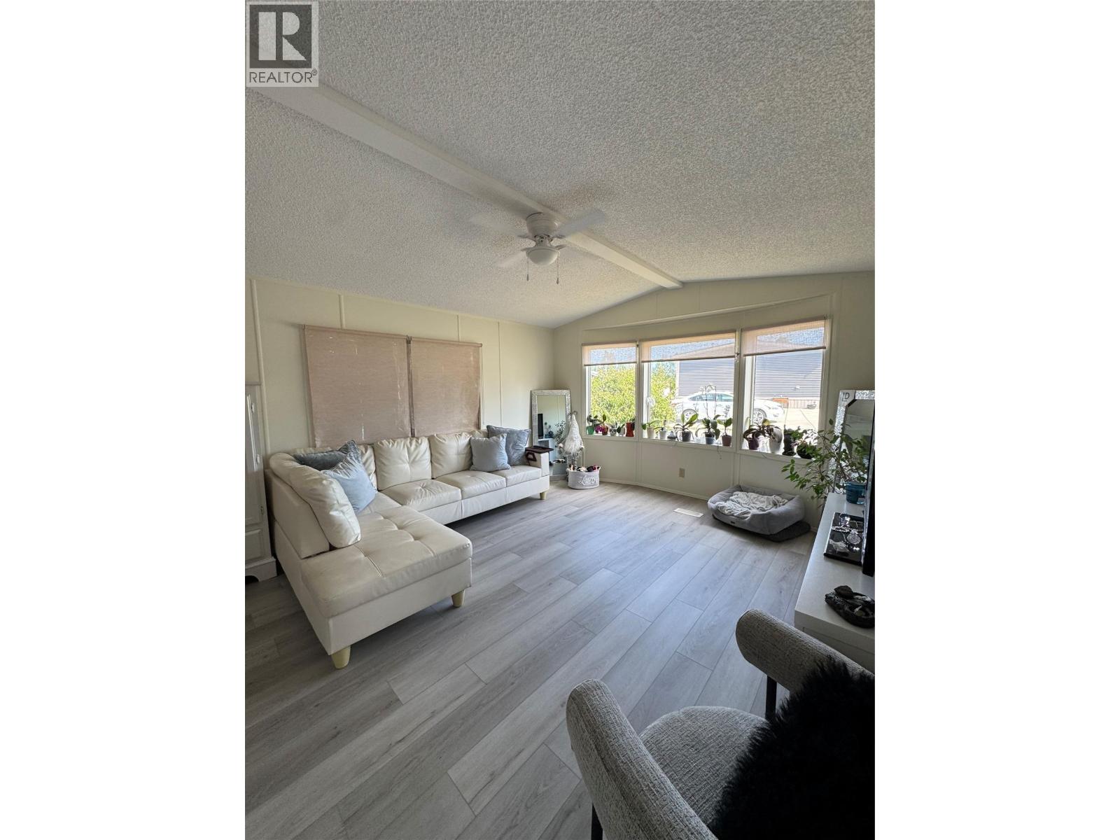 #32 1600 43 Avenue - 17