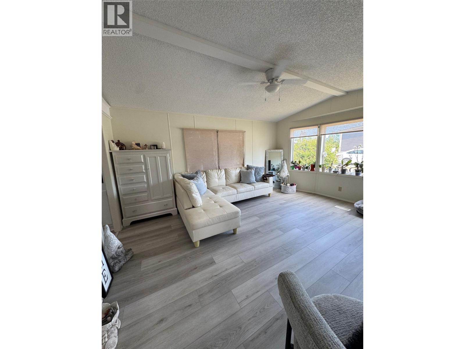 #32 1600 43 Avenue - 18