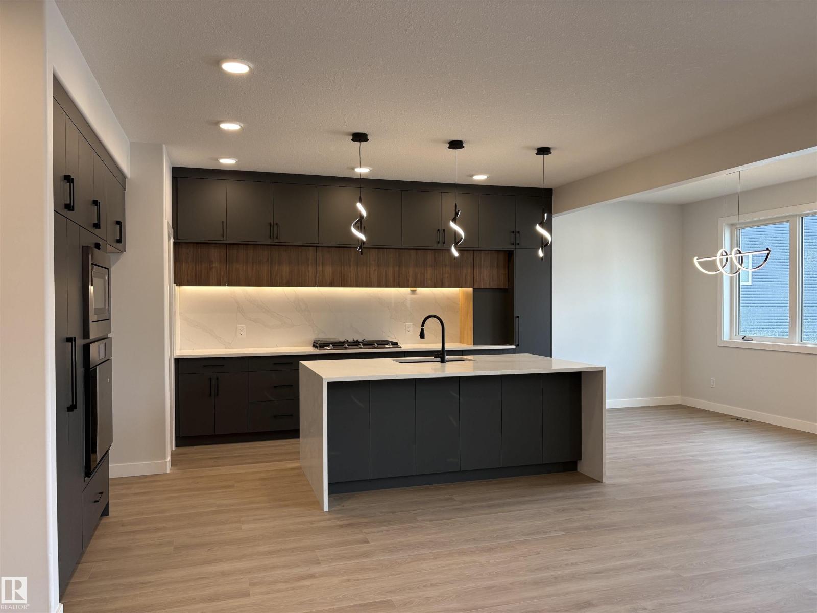 1039 151 Ave NW - 3