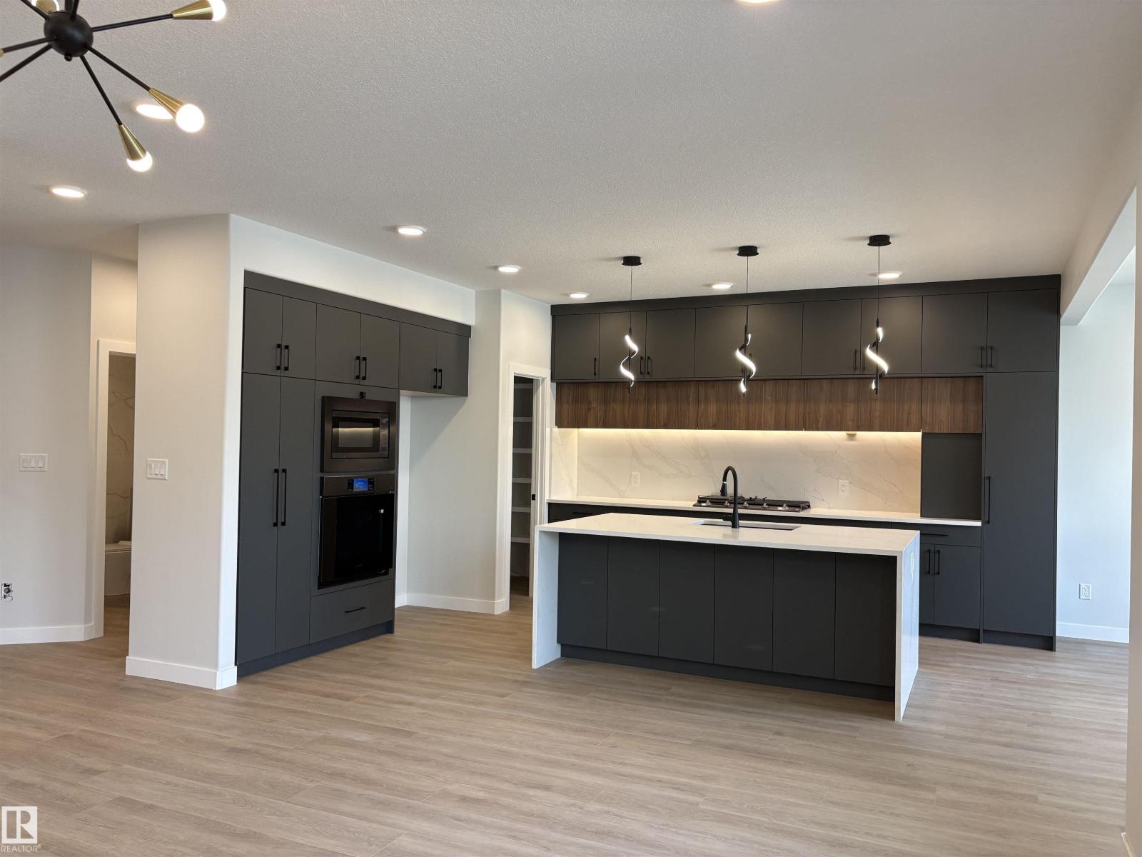 1039 151 Ave NW - 4