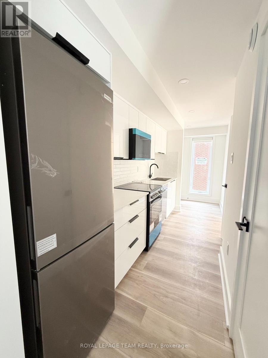 1 Bed, 1 Bath House for Rent in Ottawa – 5 – 549 MELBOURNE AVENUE, Ottawa – MLS# X13552252 - Image 7
