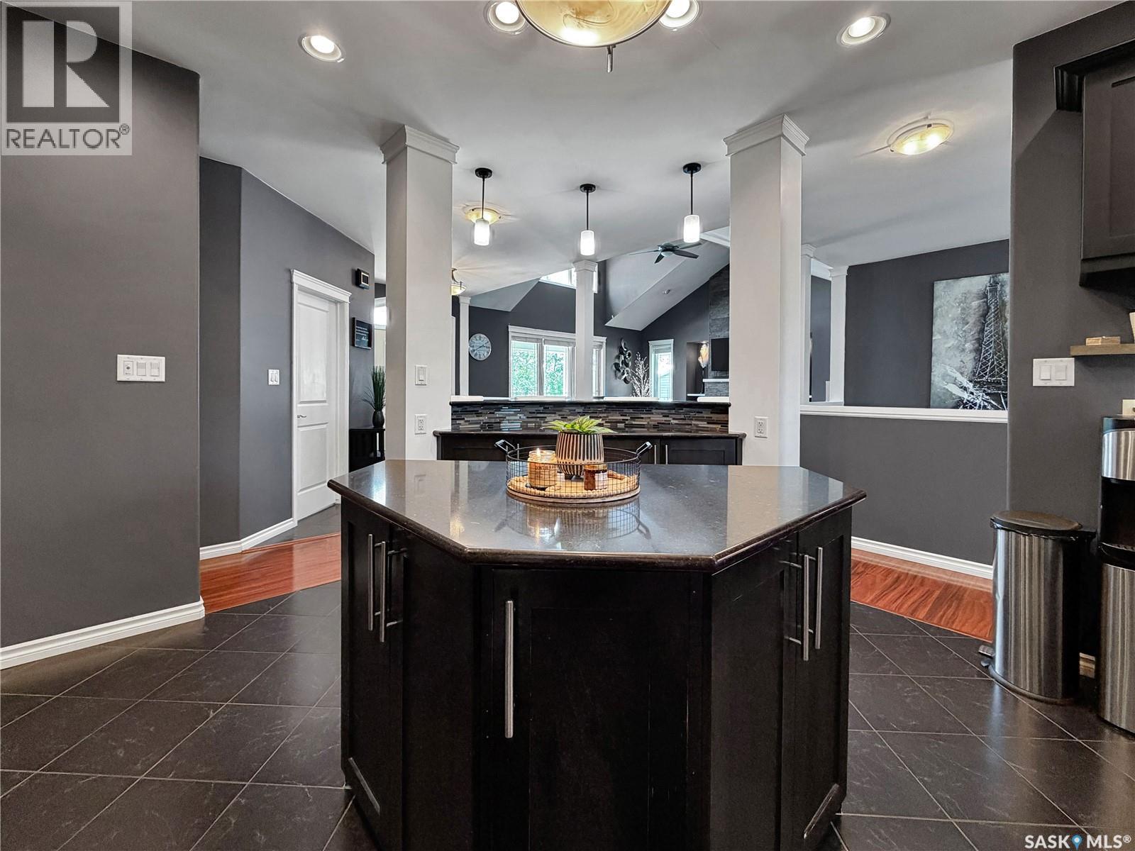 207 6th STREET W - 14