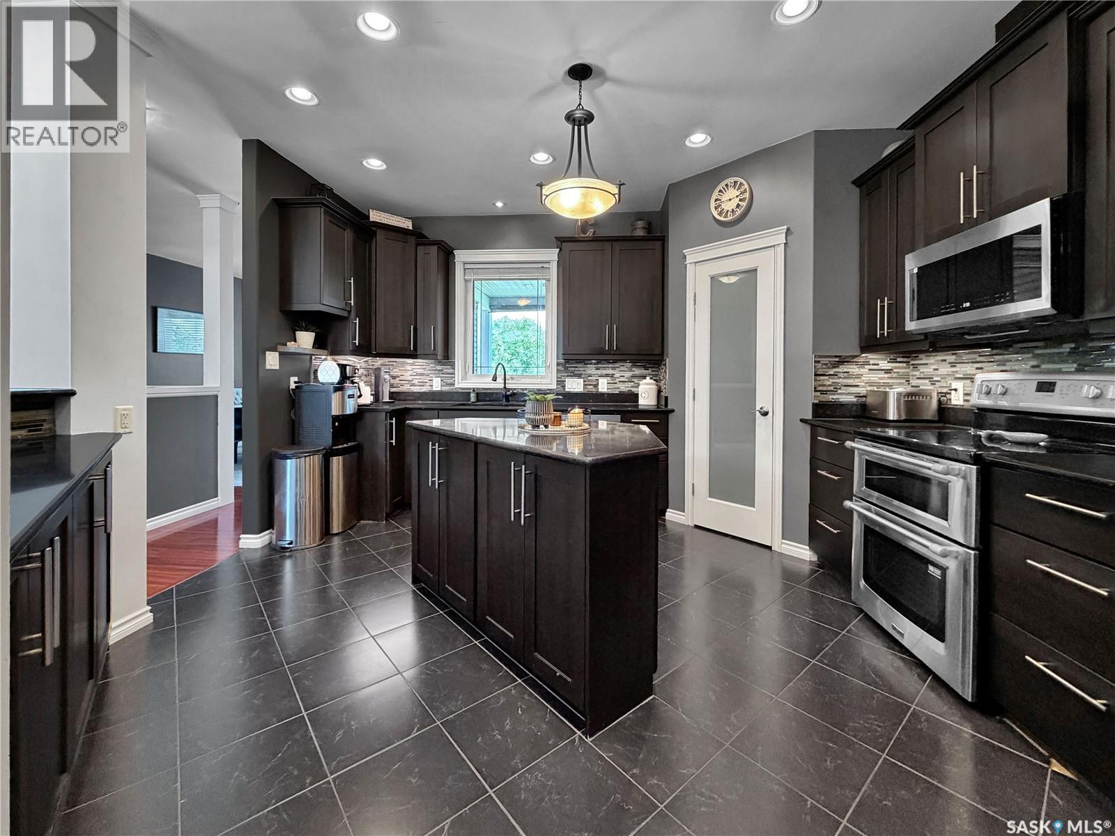 207 6th STREET W - 16