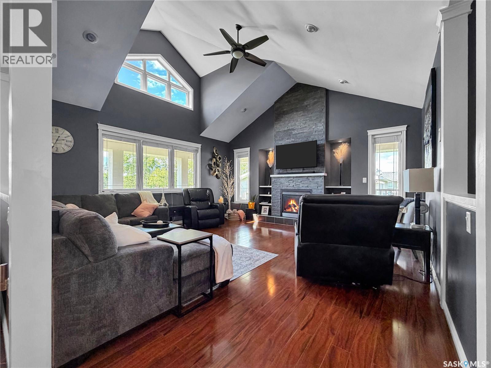 207 6th STREET W - 10