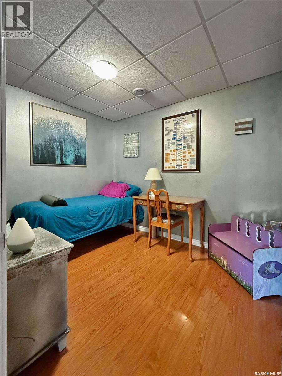 207 6th STREET W - 51