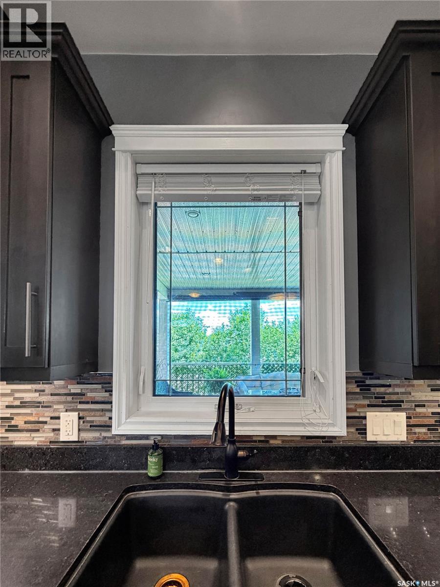 207 6th STREET W - 17