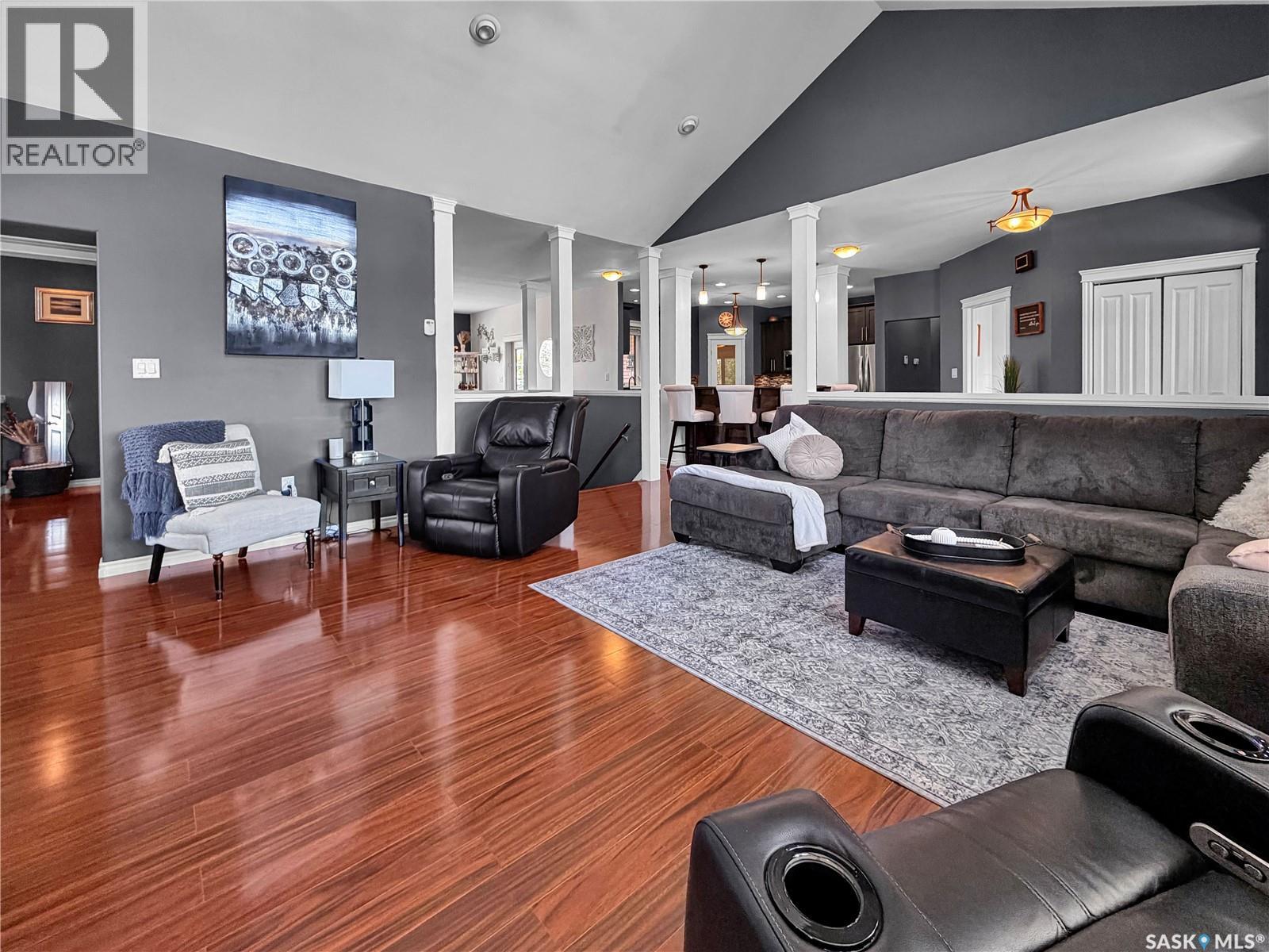 207 6th STREET W - 12