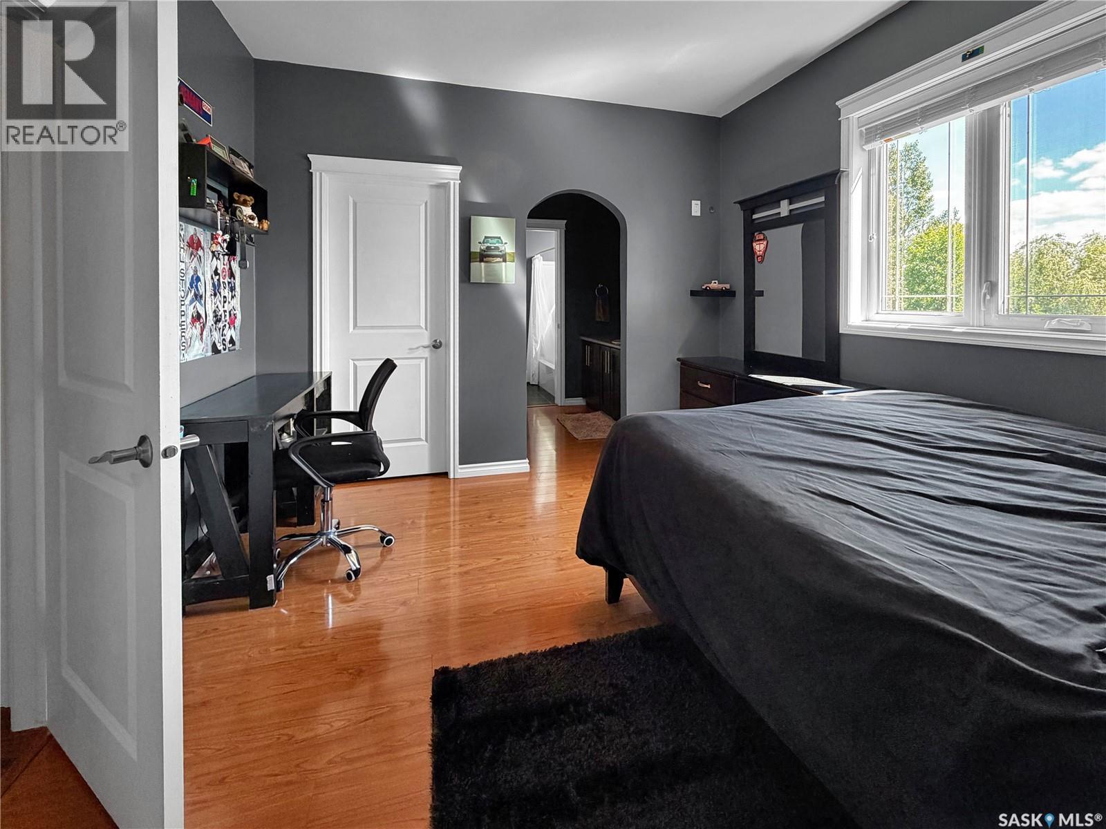 207 6th STREET W - 22