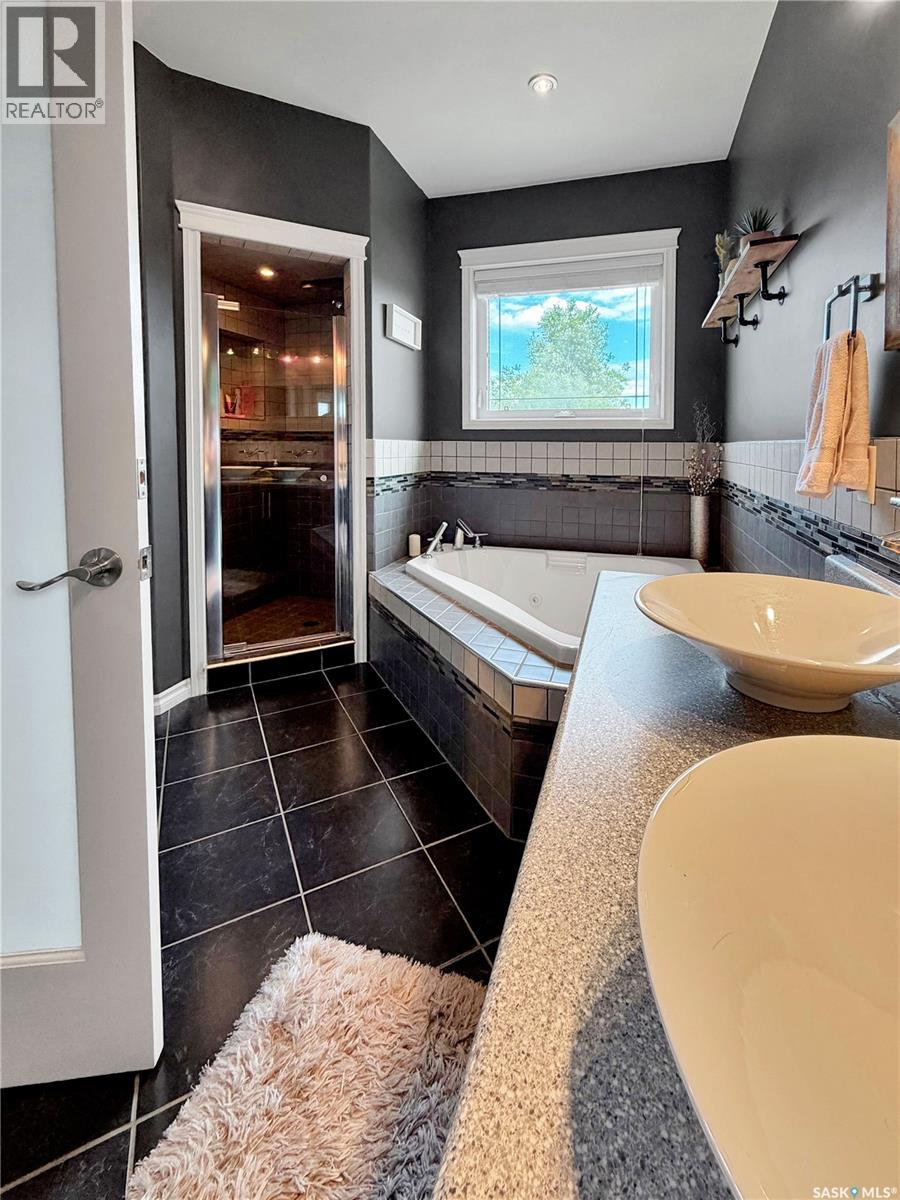 207 6th STREET W - 31