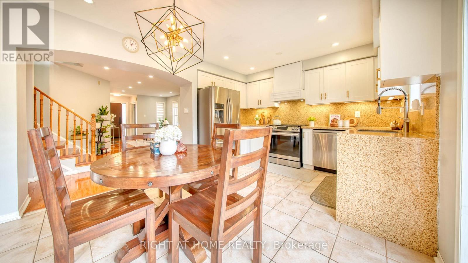 211 QUEEN MARY DRIVE - Image 10