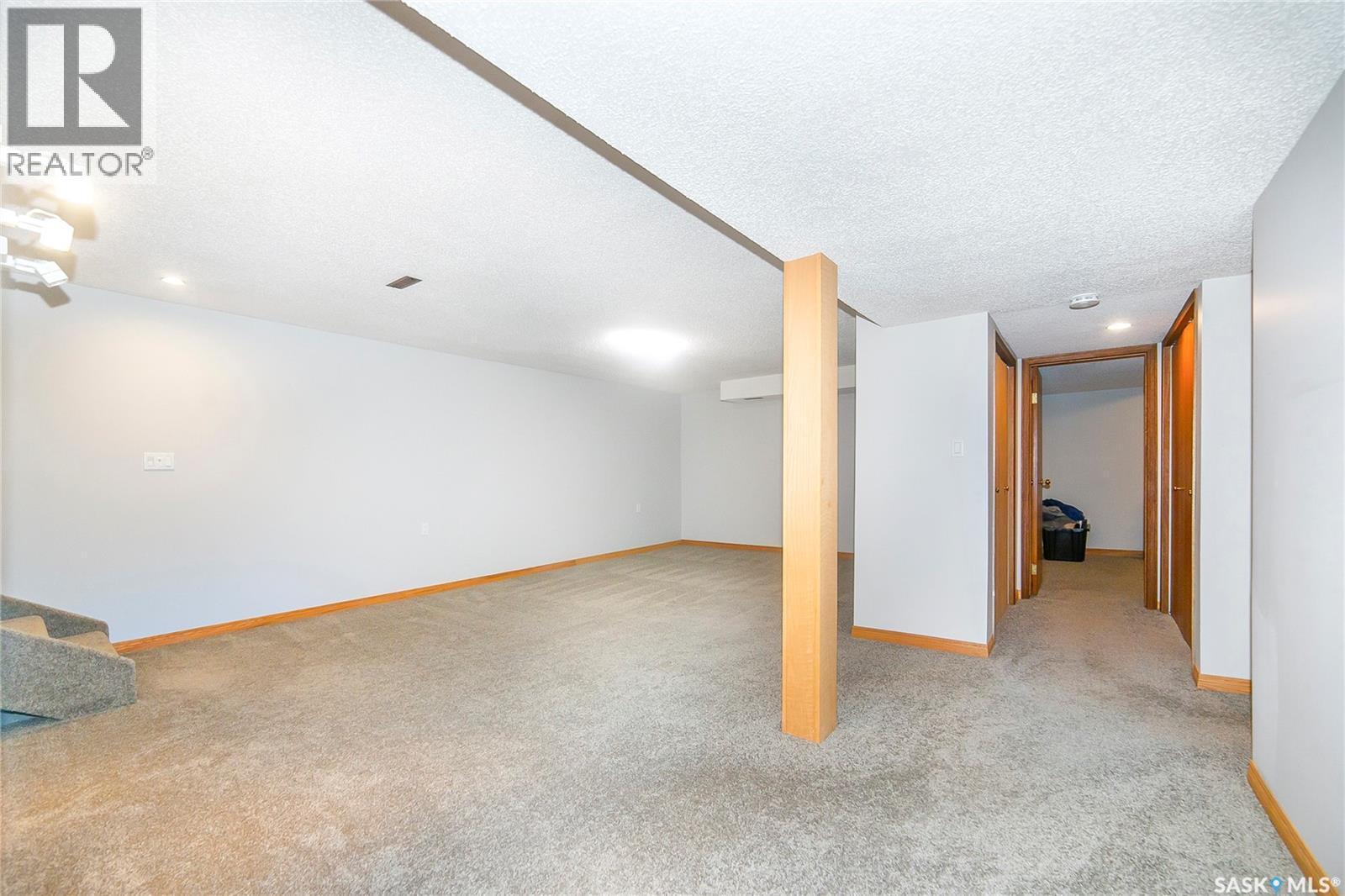 #8 3415 Calder CRESCENT - 41