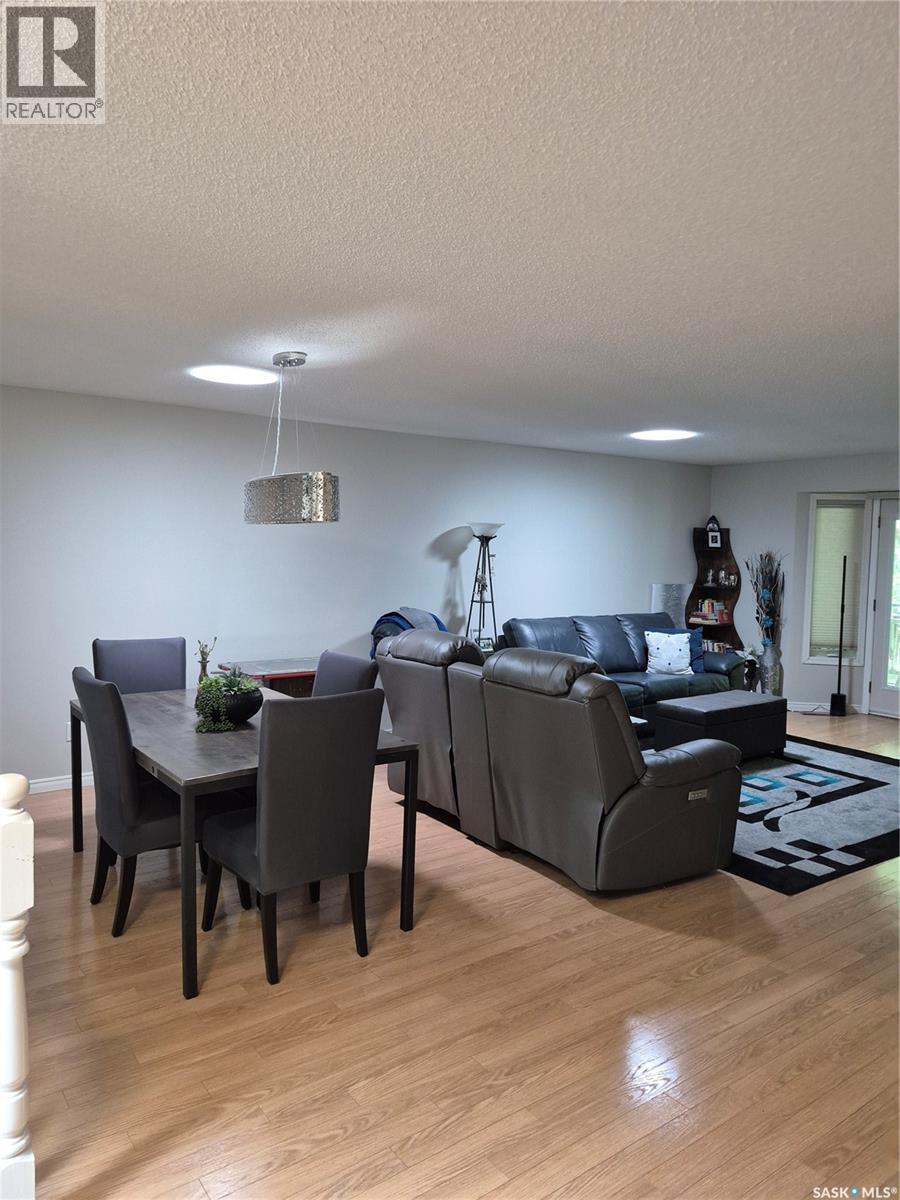 #8 3415 Calder CRESCENT - 16