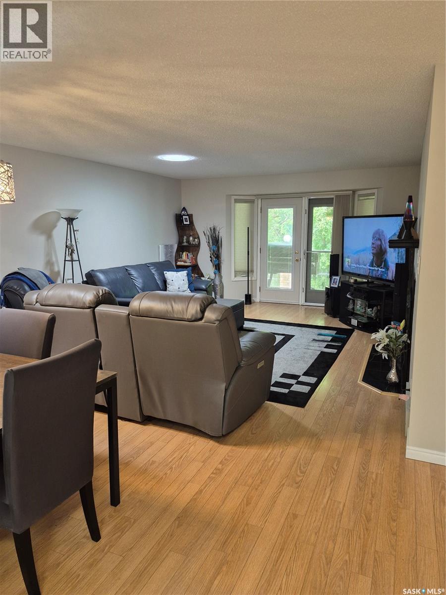 #8 3415 Calder CRESCENT - 18