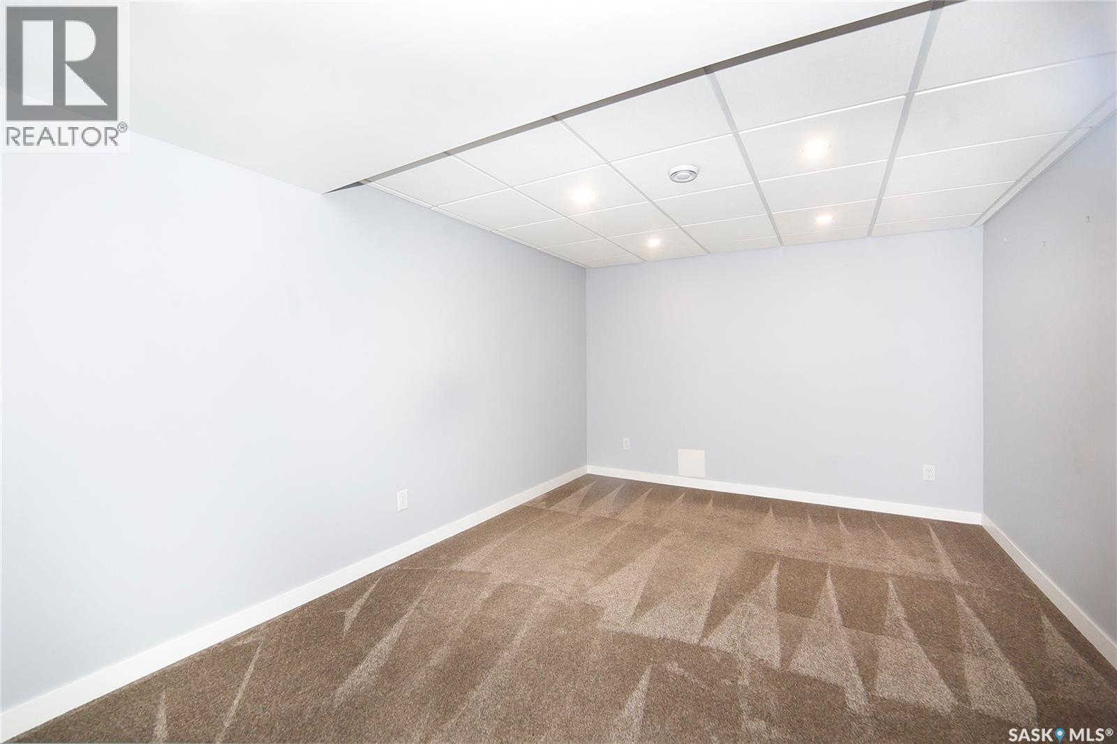 #8 3415 Calder CRESCENT - 48