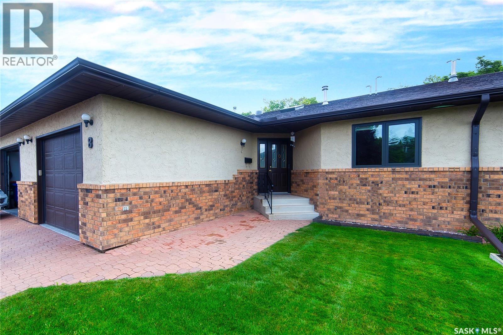 #8 3415 Calder CRESCENT - 2