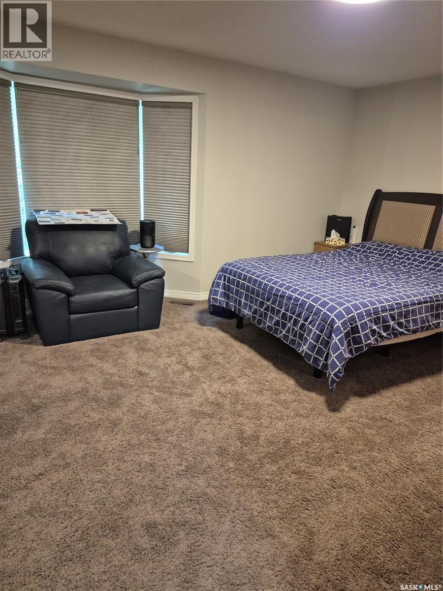 #8 3415 Calder CRESCENT - 31