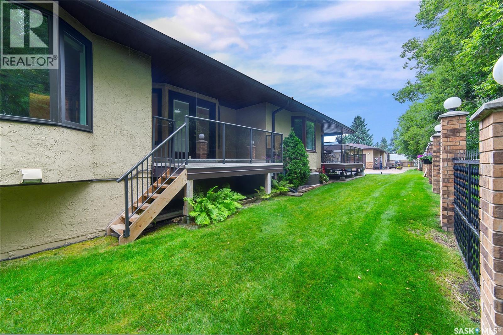 #8 3415 Calder CRESCENT - 53