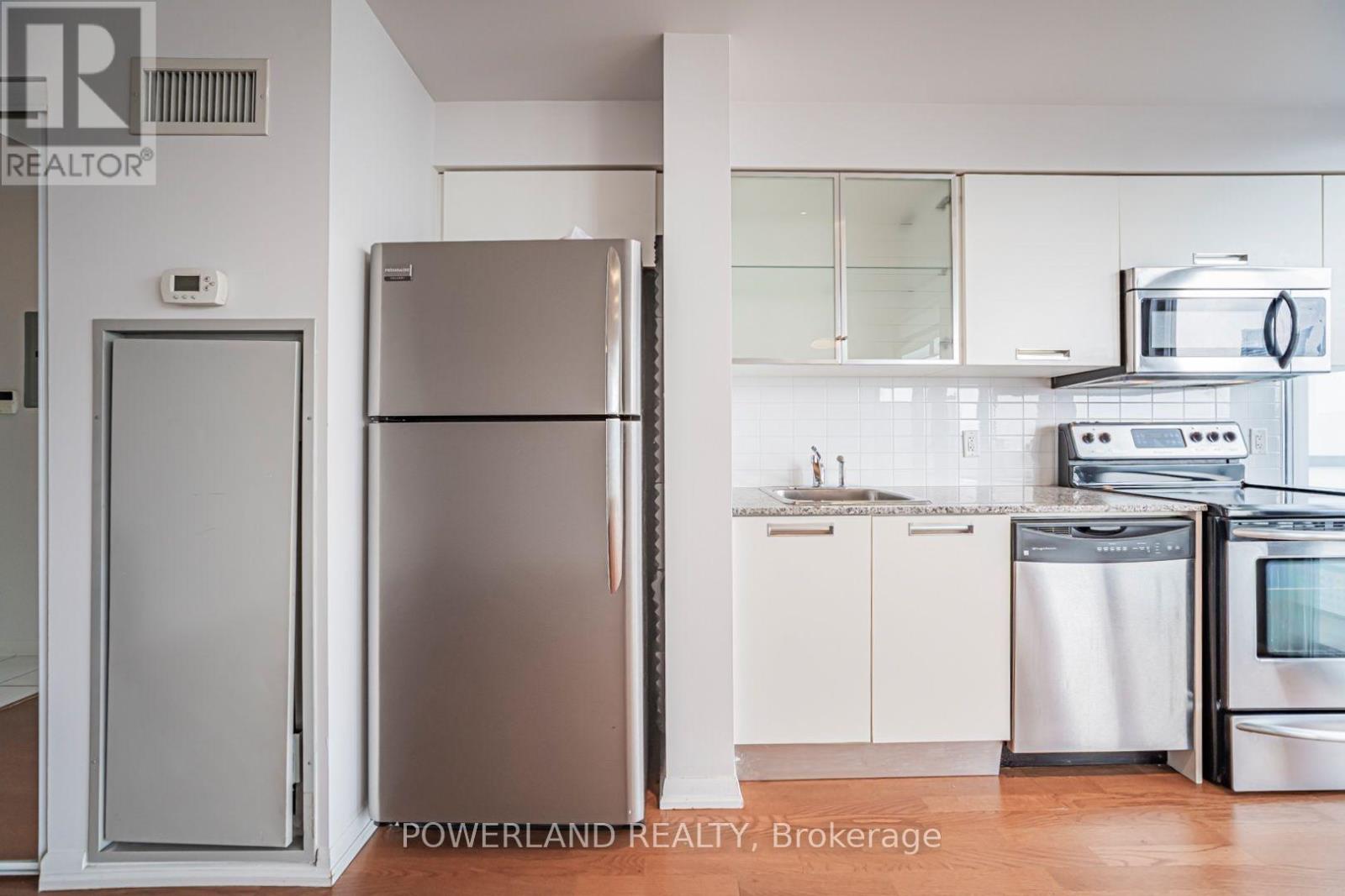 #2905 38 GRENVILLE STREET - 39