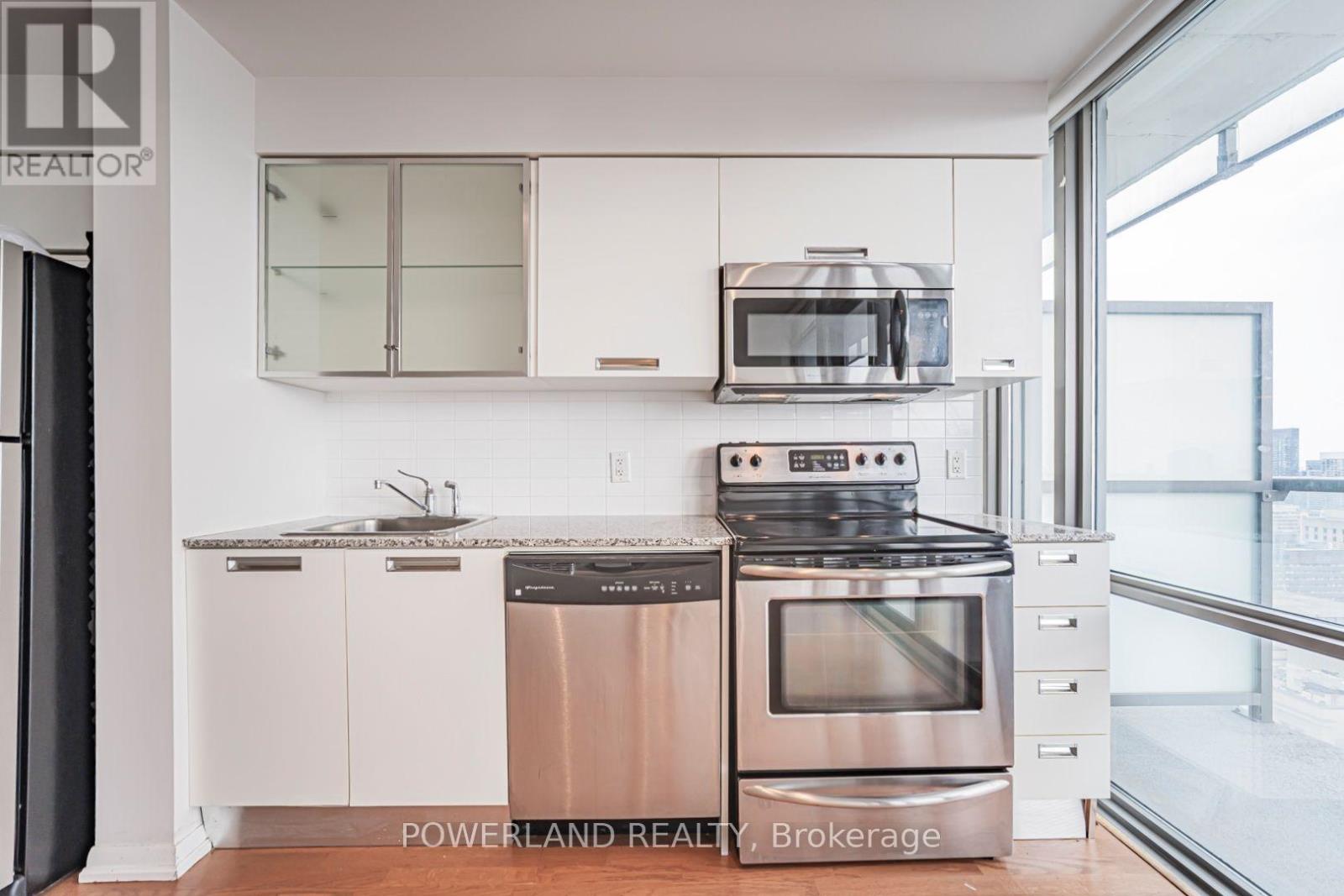#2905 38 GRENVILLE STREET - 40