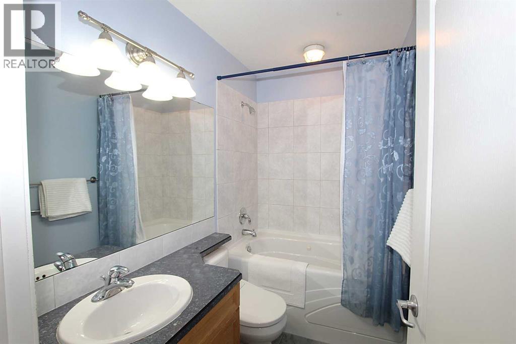 76 Lakeway Boulevard - 10