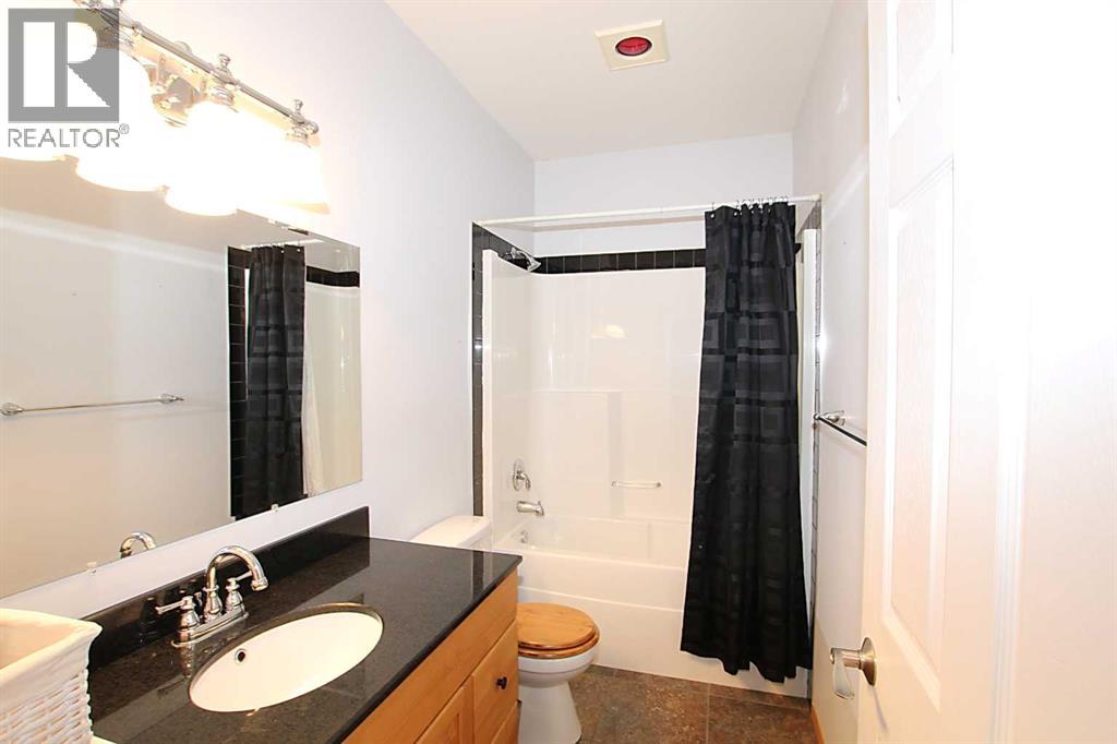 76 Lakeway Boulevard - 15