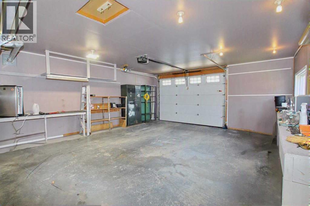 76 Lakeway Boulevard - 18