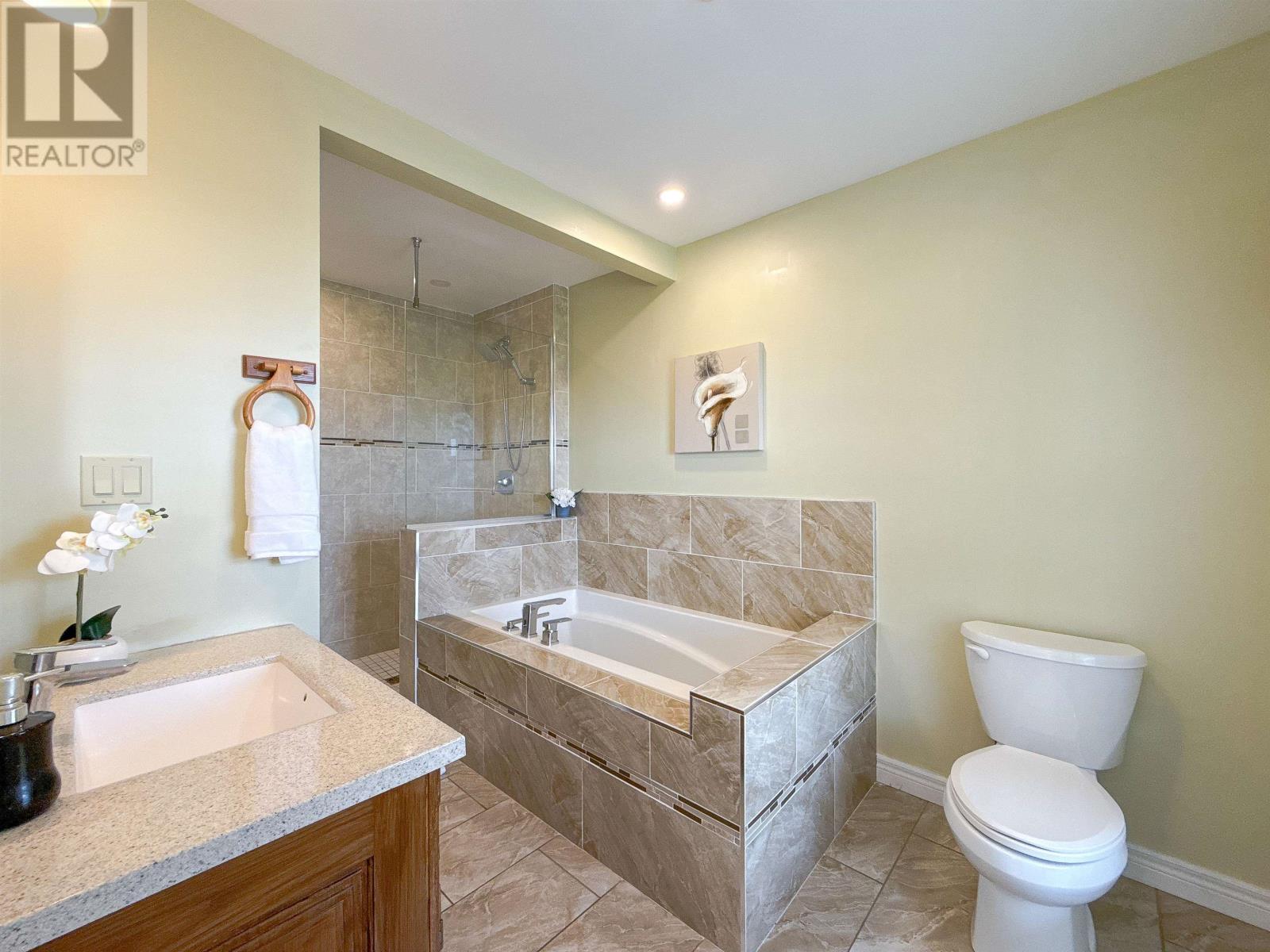 365 Clyde River Road - 22