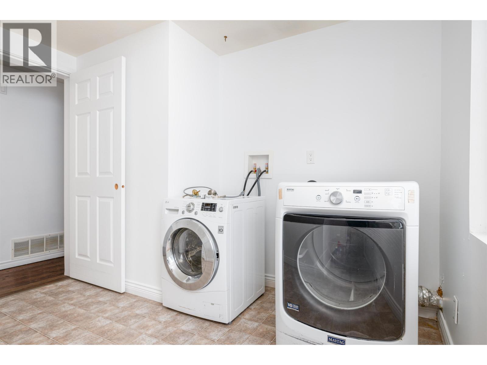 7167 KENNEDY CRESCENT - 23