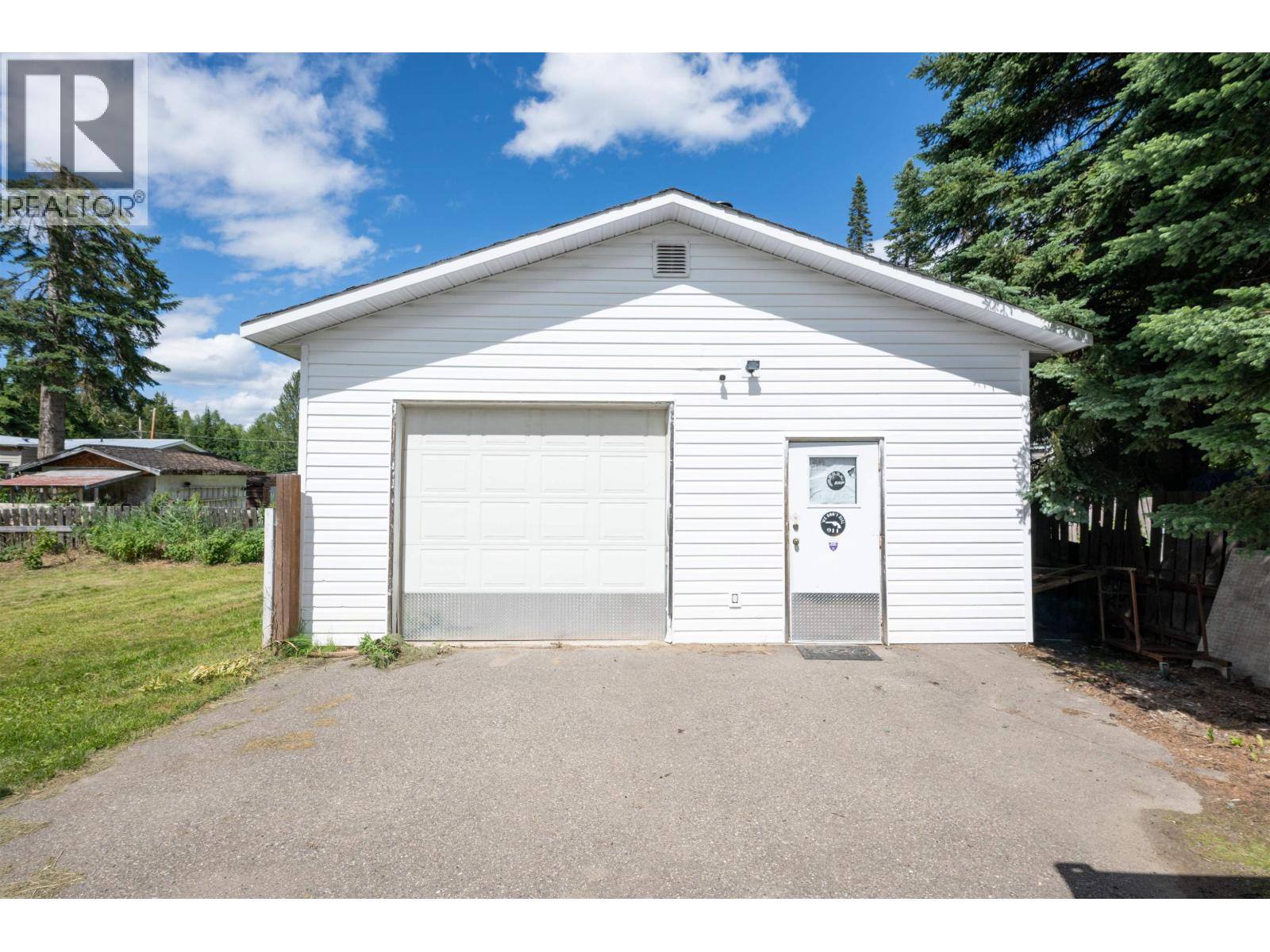 7167 KENNEDY CRESCENT - 5