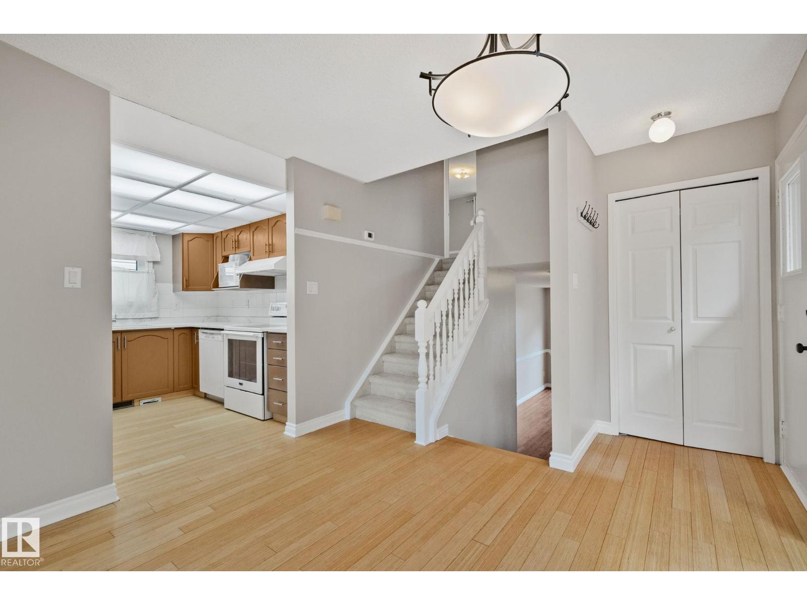 2409 47 ST NW — photo 11