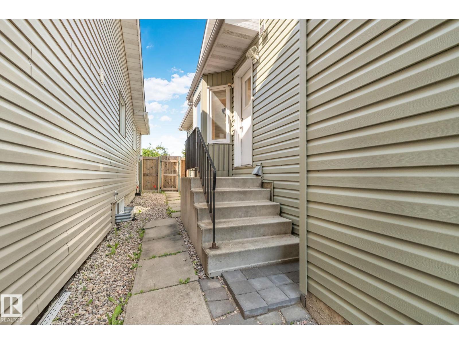 2409 47 ST NW — photo 35