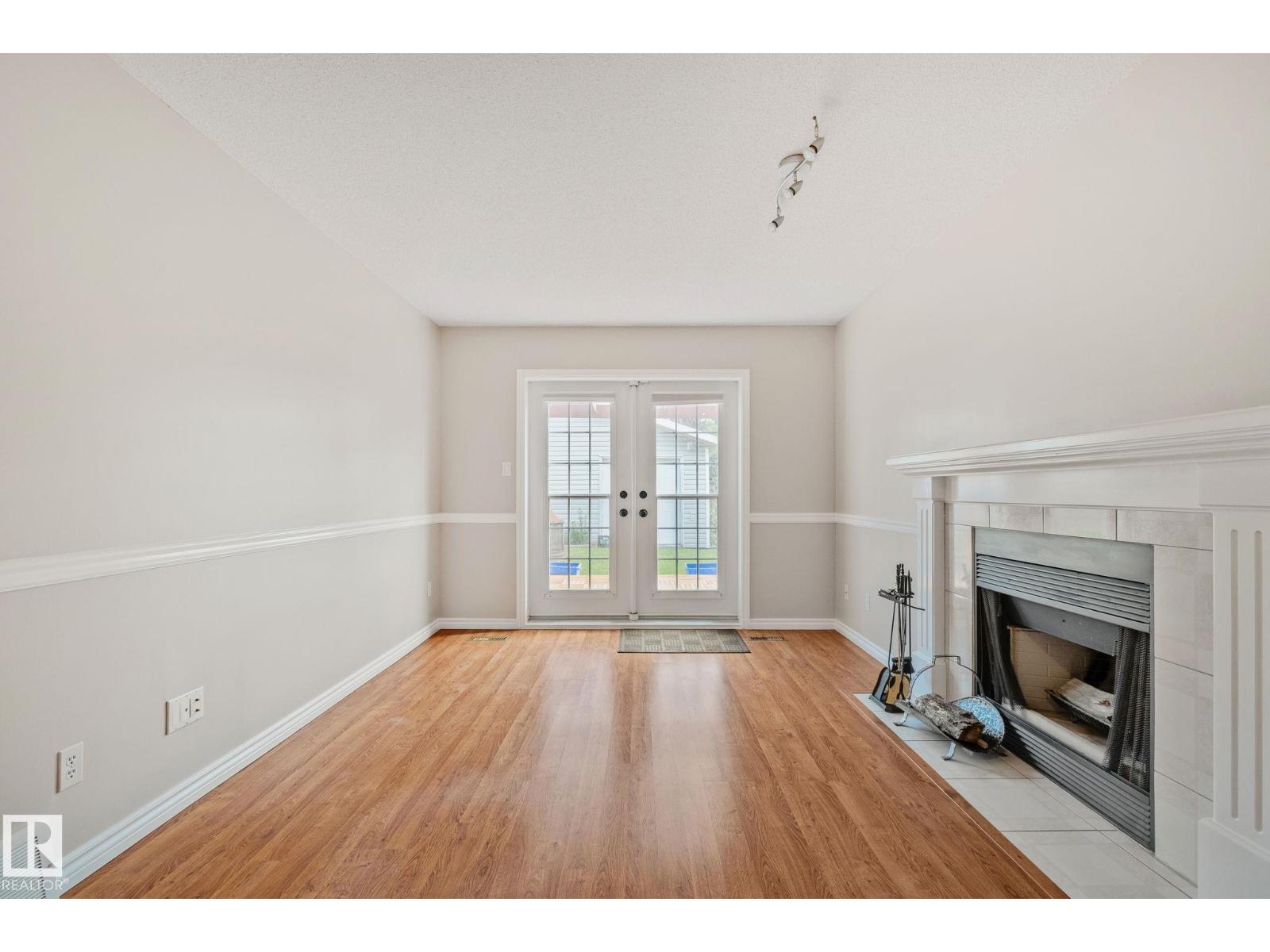 2409 47 ST NW — photo 18