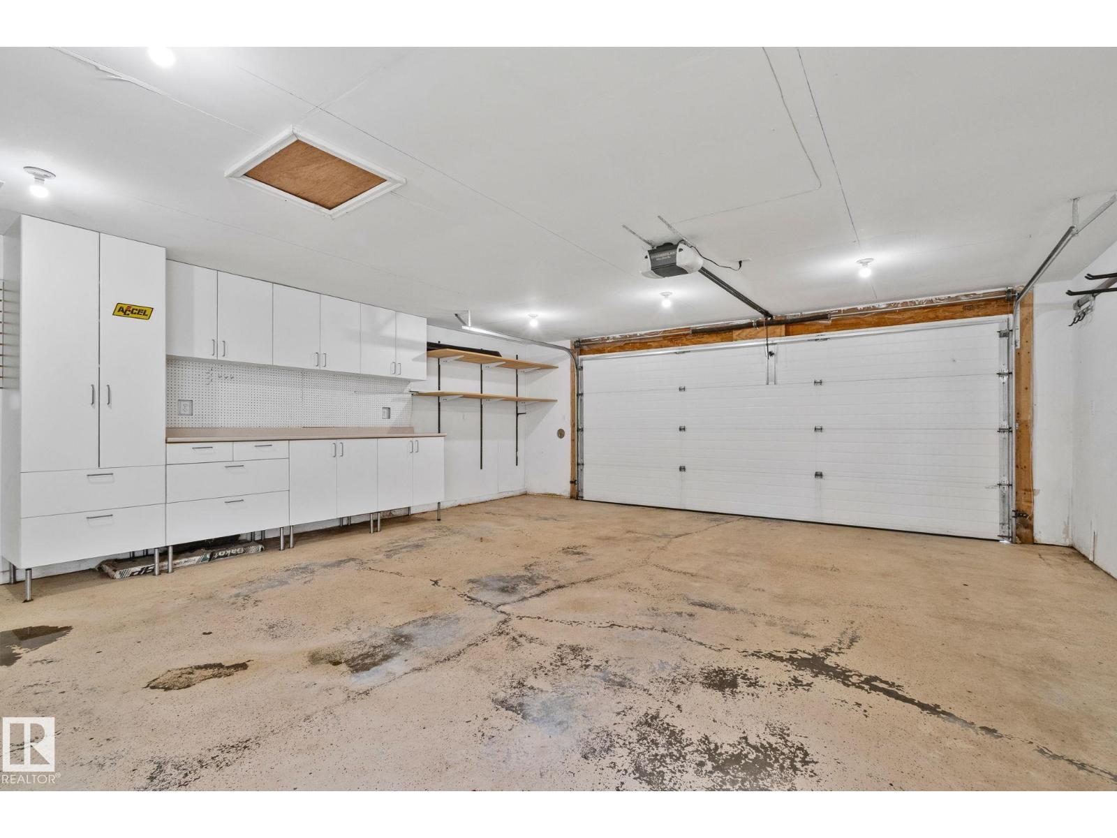 2409 47 ST NW — photo 31