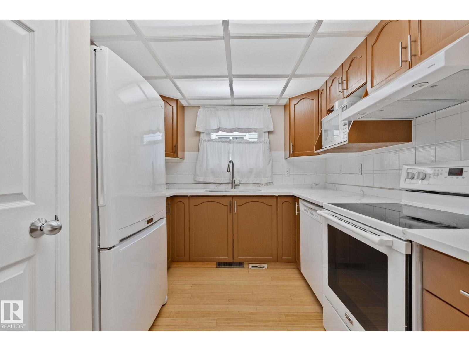 2409 47 ST NW — photo 9