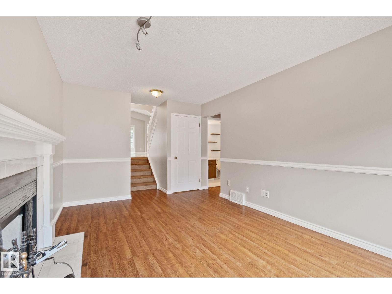 2409 47 ST NW — photo 19