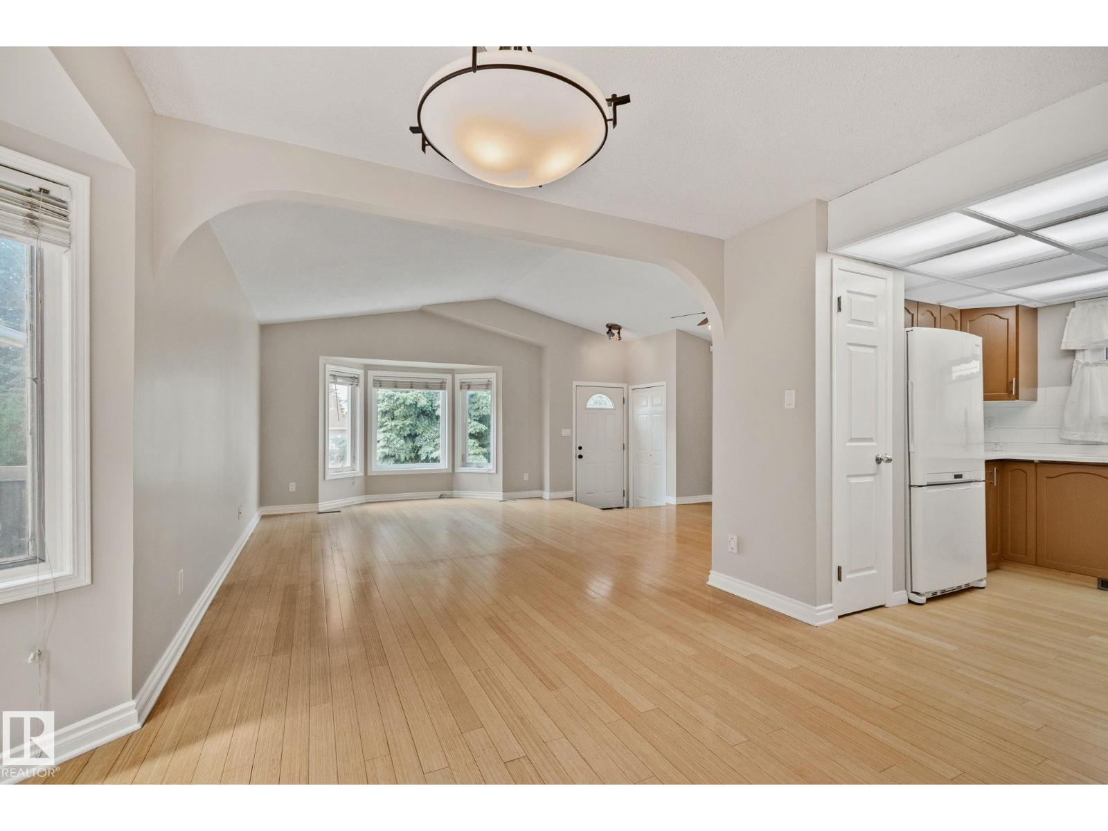 2409 47 ST NW - photo 4