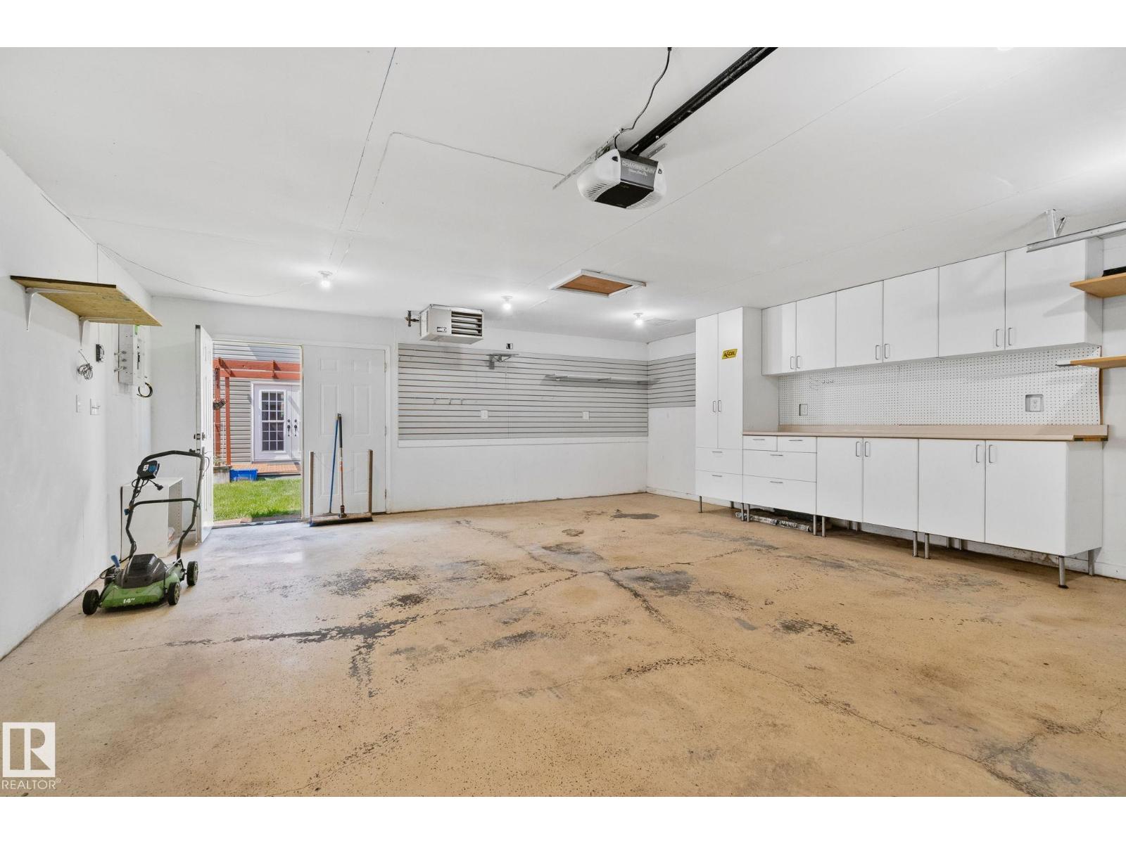 2409 47 ST NW — photo 32